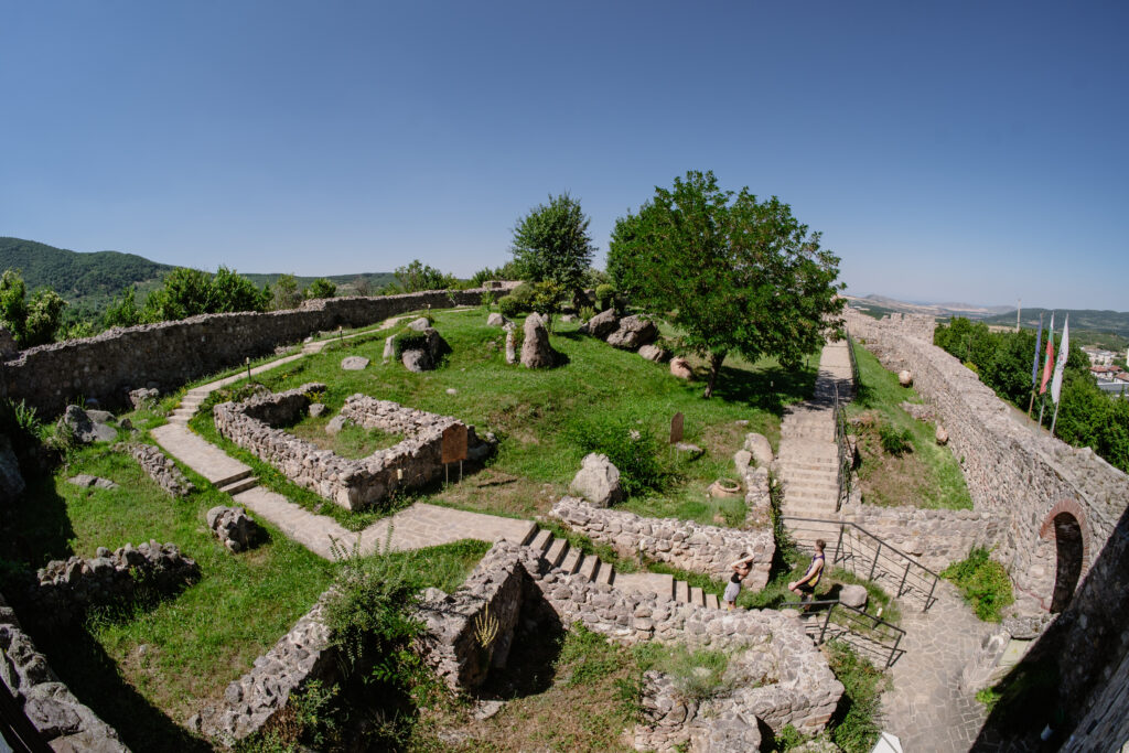 Перистера