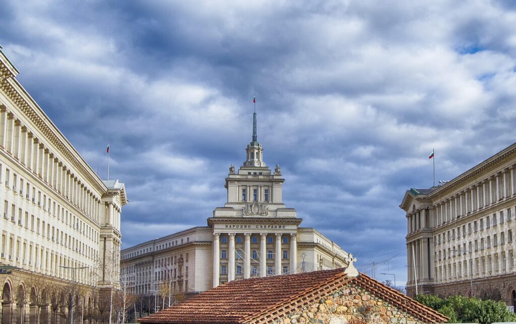 триъгълникът на властта