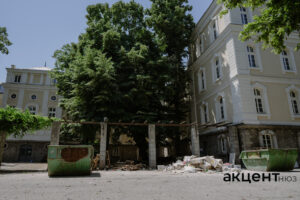 Сграда, площад