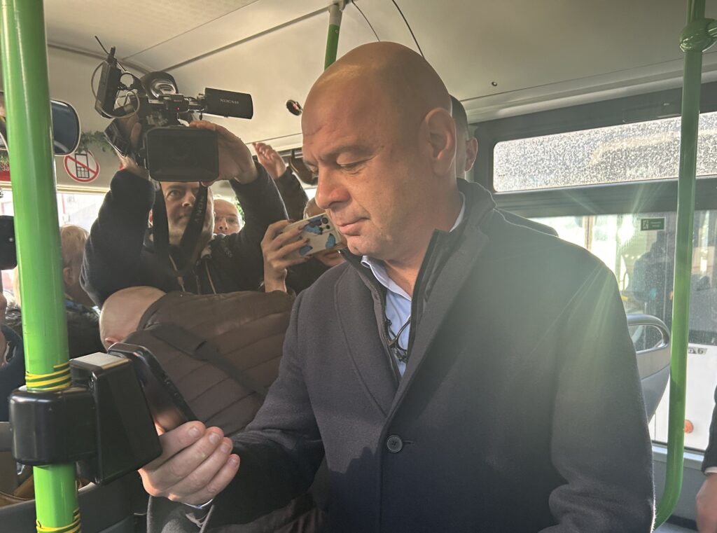 kmet avtobus